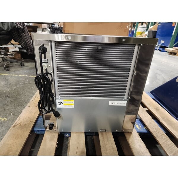 Scratch and Dent Avantco Ice MC-H-422-A 22" Air Cooled Modular Half Cube Ice Machine - 420 lb.