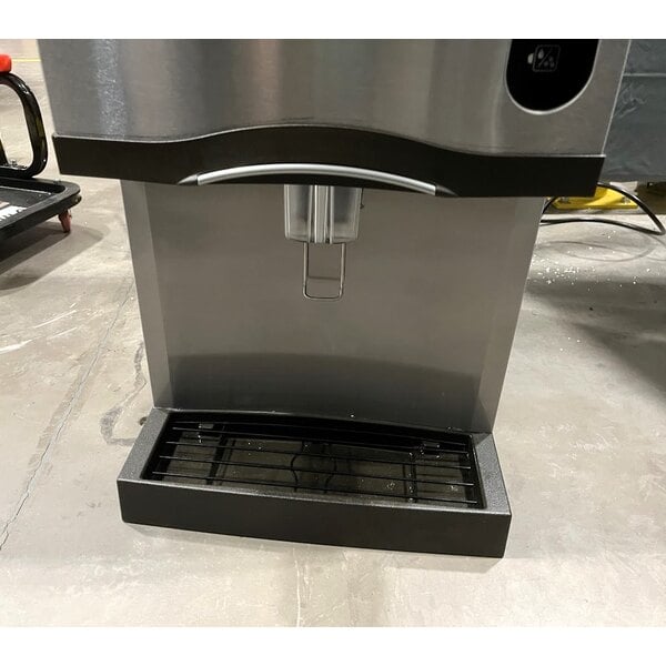 Scratch and Dent Manitowoc CNF0201A-L NEO 16 1/4" Air Cooled Countertop Nugget Ice Maker / Dispenser - 10 lb. Bin with Lever Dispensing - 115V