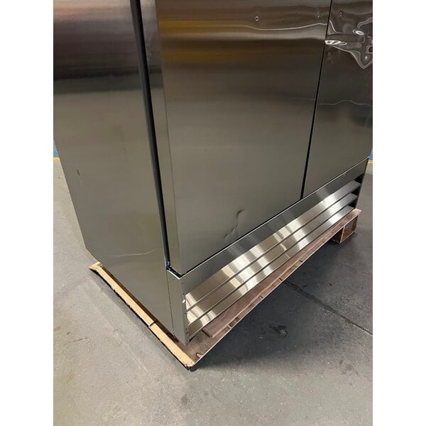 Scratch and Dent MainStreet Equipment BMR-49-R 54" Solid Door Reach-In Refrigerator