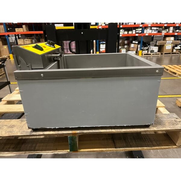 Scratch and Dent Carnival King DFC44001 25 lb. Funnel Cake / Donut Fryer - 240V, 4400W