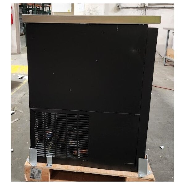 Scratch and Dent Avantco UDD-4-HC Black Kegerator / Beer Dispenser with (2) 2 Tap Towers - (3) 1/2 Keg Capacity