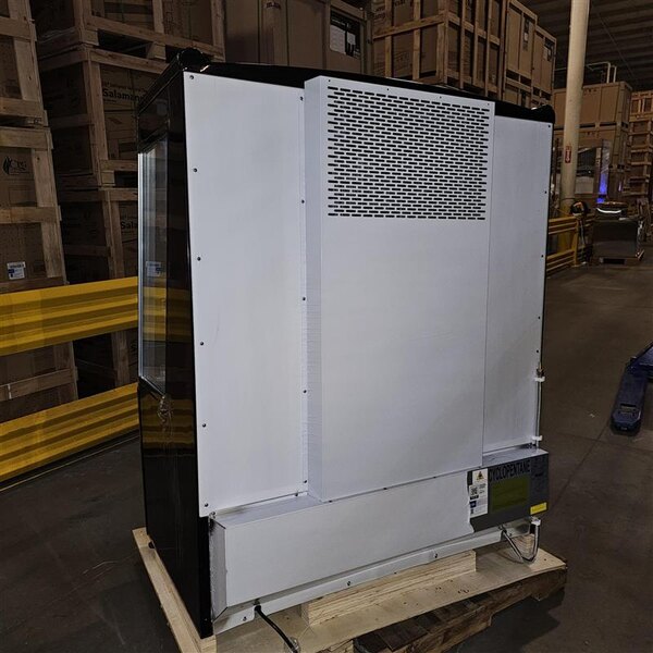 Scratch and Dent Avantco MAC-48HC 47" Black Vertical Air Curtain Merchandiser - 115V