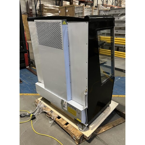 Scratch and Dent Avantco MAC-48HC 47" Black Vertical Air Curtain Merchandiser - 115V