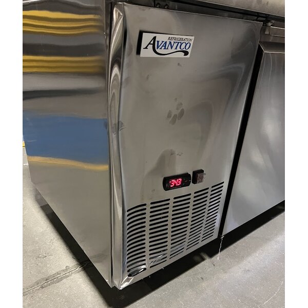 Scratch and Dent Avantco SSPPT-3 94" 3 Door Refrigerated Pizza Prep Table