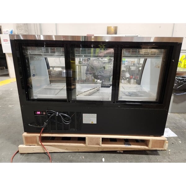 Scratch and Dent Avantco DLC64-HC-B 64" Black Curved Glass Refrigerated Deli Case