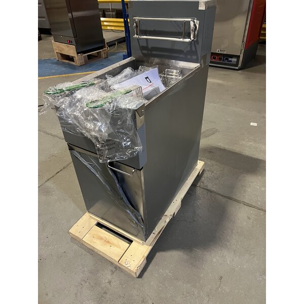 Scratch and Dent Dean by Frymaster SR114E Super Runner Economy 40 lb. Electric Floor Fryer - 208V, 1 Phase