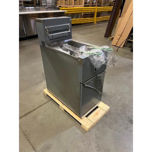 Scratch and Dent Dean by Frymaster SR114E Super Runner Economy 40 lb. Electric Floor Fryer - 208V, 1 Phase
