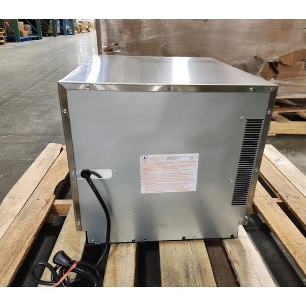 Scratch and Dent Amana RC22S2 Heavy Duty Stainless Steel Commercial Microwave Oven with Push Button Controls - 208/240V, 2200W