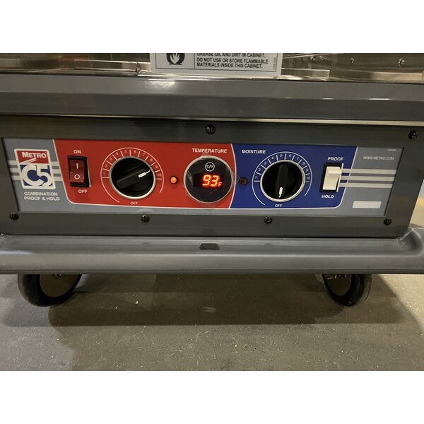 Scratch and Dent Metro C539-CFC-4 C5 3 Series Heated Full-Size Insulated Holding / Proofing Cabinet- Clear Door 120V