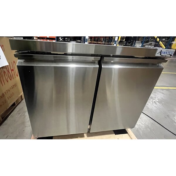 Scratch and Dent Avantco ZUC-36R-HC 36" Front Breathing Undercounter Refrigerator