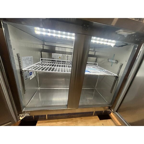 Scratch and Dent Avantco ZUC-36R-HC 36" Front Breathing Undercounter Refrigerator