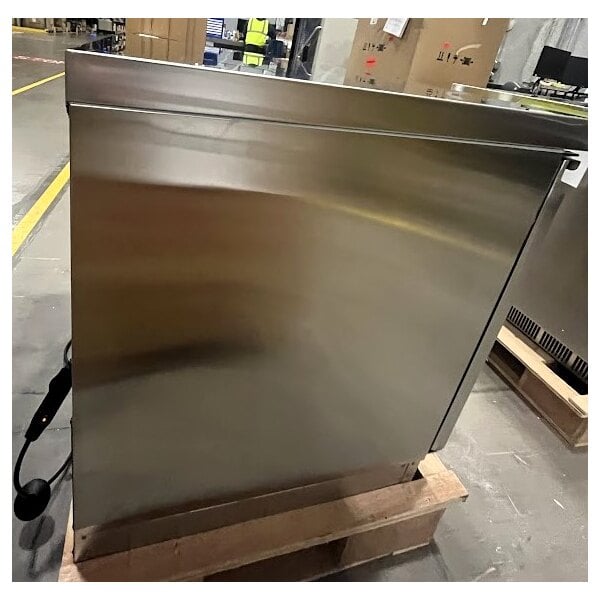 Scratch and Dent Avantco ZUC-36R-HC 36" Front Breathing Undercounter Refrigerator