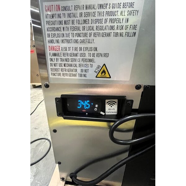 Scratch and Dent Avantco ZUC-36R-HC 36" Front Breathing Undercounter Refrigerator