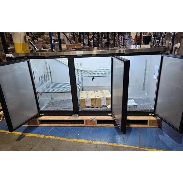 Scratch and Dent Avantco UDD-378-HC Black Kegerator / Beer Dispenser with 2 Double Tap Towers - (3) 1/2 Keg Capacity