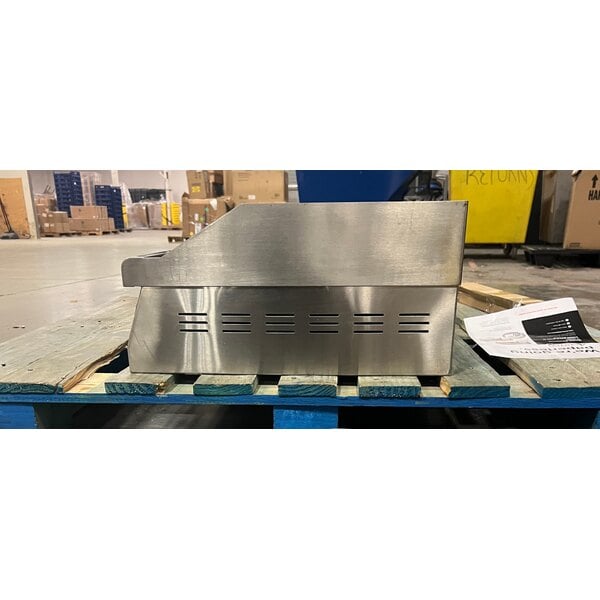 Scratch and Dent Polar Temp 670ADP Auto Defrost Outdoor Ice Merchandiser - 65 cu. ft.