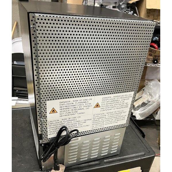 Scratch and Dent Excellence EMM-3HC Black Countertop Display Refrigerator with Swing Door