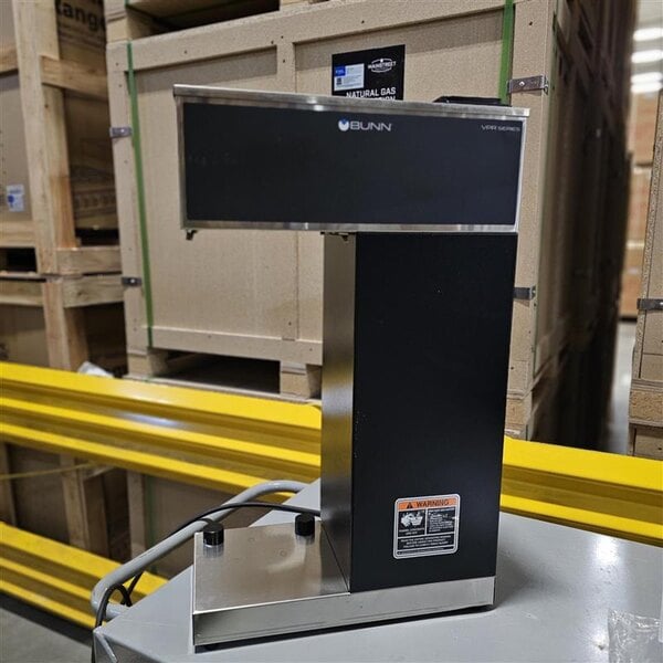 Scratch and Dent Bunn 33200.0010 VPR-APS Pourover Airpot Coffee Brewer - 120V