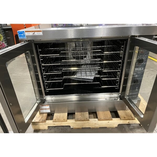 Scratch and Dent Wolf by Vulcan WC4GD-11D3 Single Deck Full Size Natural Gas Convection Oven - 50,000 BTU
