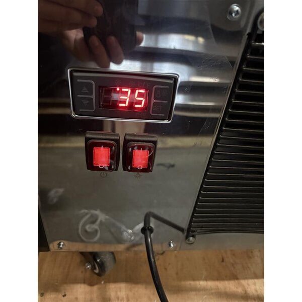 Scratch and Dent Avantco CAC-36 35 3/8" Black Curved Dual Service Refrigerated Air Curtain Merchandiser - 115V