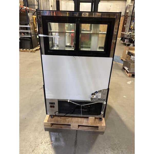 Scratch and Dent Avantco CAC-36 35 3/8" Black Curved Dual Service Refrigerated Air Curtain Merchandiser - 115V