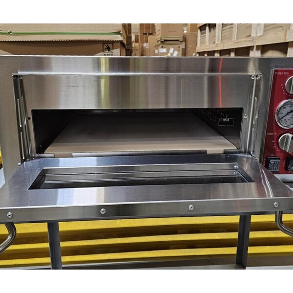 Scratch and Dent Avantco DPO-18-S Single Deck Countertop Pizza/Bakery Oven - 1700W, 120V