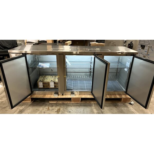 Scratch and Dent Avantco UDD-4-HC-S Stainless Steel Kegerator / Beer Dispenser with (2) 2 Tap Towers - (3) 1/2 Keg Capacity