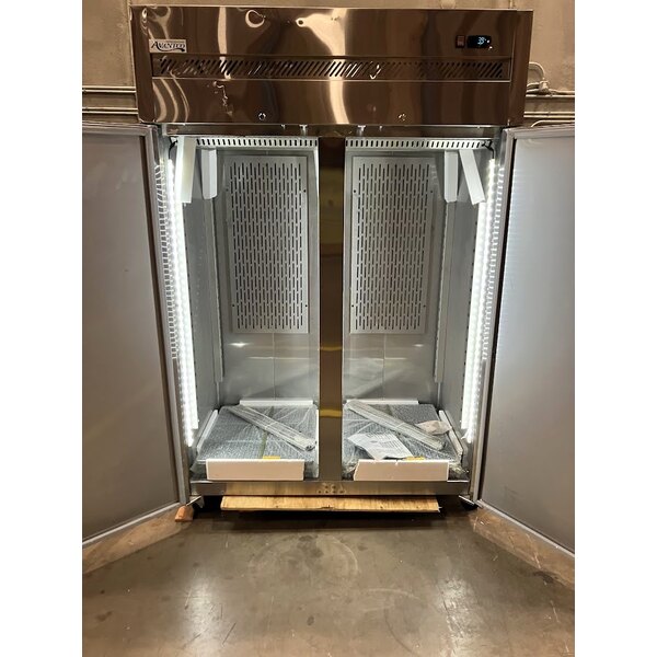 Scratch and Dent Avantco Z2-F-HC 54" Solid Door Stainless Steel Reach-In Freezer