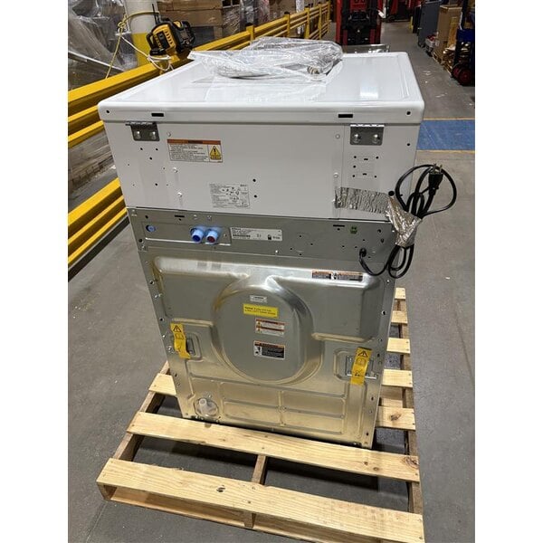 Scratch and Dent Speed Queen Quantum Gold Pro FV6010WN 3.42 cu. ft. 27" Front Load Commercial Washer with Front Control - Coin Operated