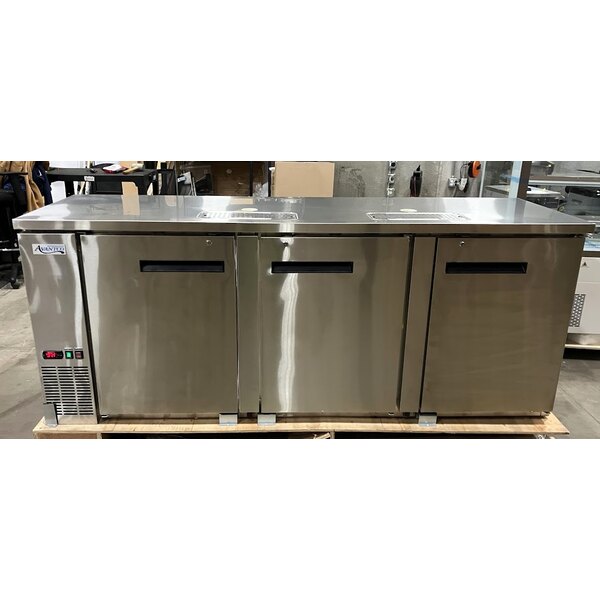 Scratch and Dent Avantco UDD-4-HC-S Stainless Steel Kegerator / Beer Dispenser with (2) 2 Tap Towers - (3) 1/2 Keg Capacity
