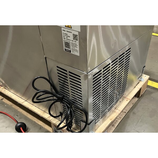 Scratch and Dent Avantco UDD-4-HC-S Stainless Steel Kegerator / Beer Dispenser with (2) 2 Tap Towers - (3) 1/2 Keg Capacity