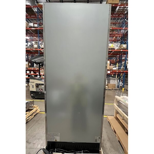 Scratch and Dent Avantco A-23F-HC 29" Solid Door Reach-In Freezer