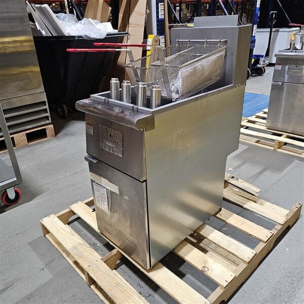 Scratch and Dent MainStreet Equipment Liquid Propane 40 lb. Stainless Steel Floor Fryer - 90,000 BTU