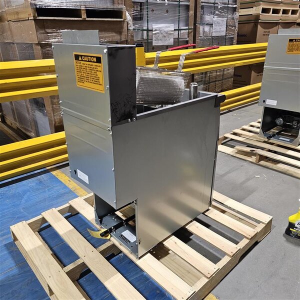 Scratch and Dent MainStreet Equipment Liquid Propane 40 lb. Stainless Steel Floor Fryer - 90,000 BTU