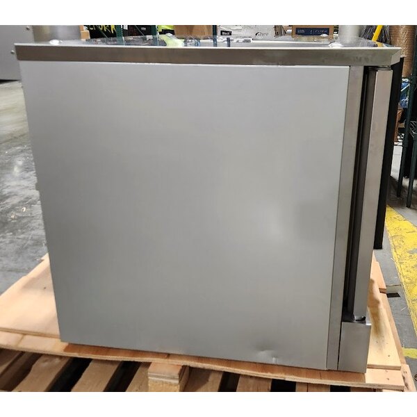 Scratch and Dent Cooking Performance Group FGC-100-N Single Deck Standard Depth Full Size Natural Gas Convection Oven with Legs - 54,000 BTU