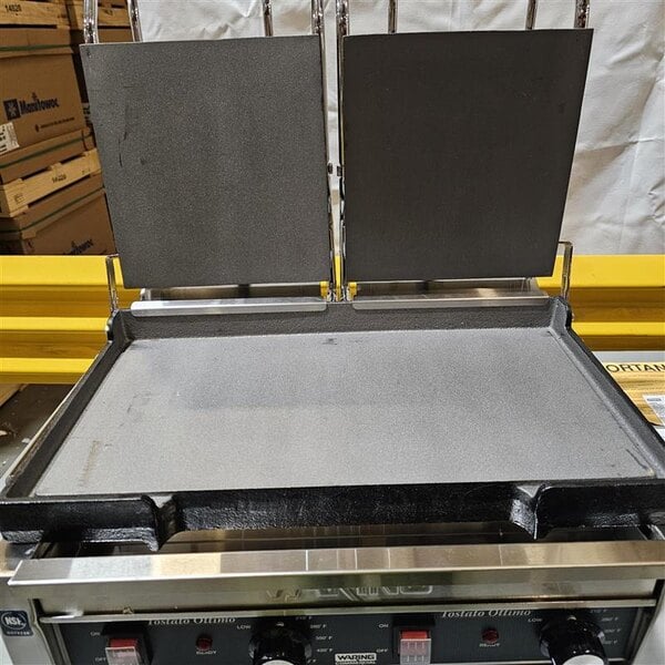 Scratch and Dent Waring WFG300 Tostato Ottimo Smooth Top & Bottom Dual Panini Sandwich Grill - 17" x 9 1/4" Cooking Surface - 240V, 3120W