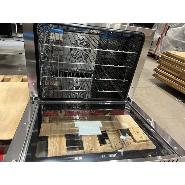 Scratch and Dent Avantco CO-28M Half Size Countertop Convection Oven, 2.3 cu. ft. - 208/240V, 2100/2800W