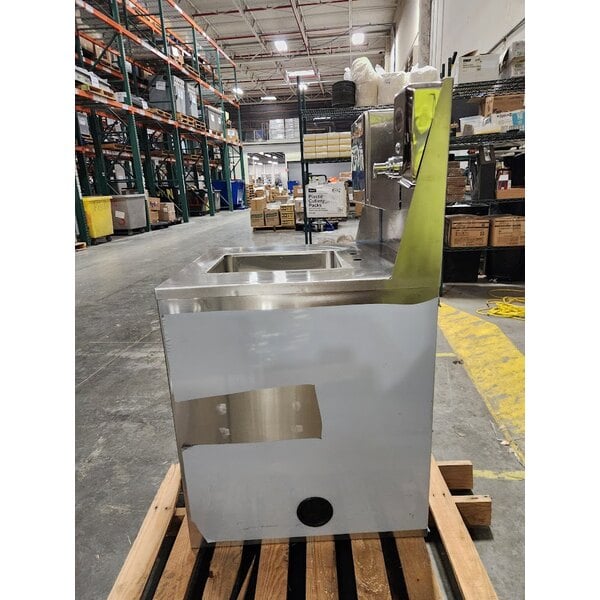 Scratch and Dent Regency Space Saver Single Bowl Hot and Cold Portable Hand Sink Cart with 8" Swivel Gooseneck Faucet