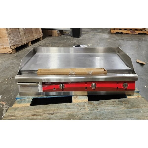 Scratch and Dent Avantco EG36N 36" Electric Countertop Griddle - 208/240V, 7488W-10080W