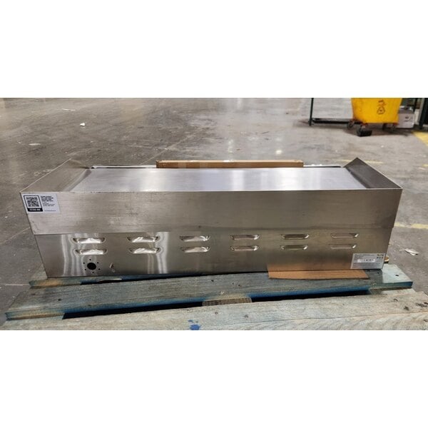 Scratch and Dent Avantco EG36N 36" Electric Countertop Griddle - 208/240V, 7488W-10080W