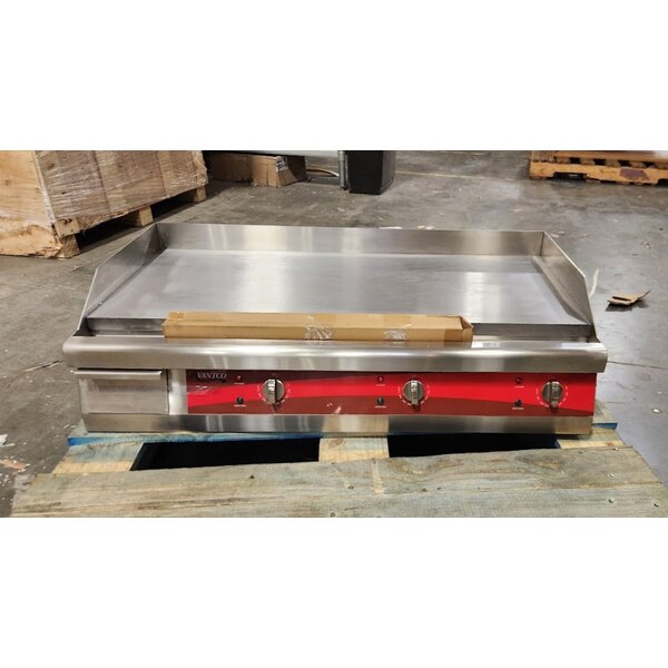 Scratch and Dent Avantco EG36N 36" Electric Countertop Griddle - 208/240V, 7488W-10080W