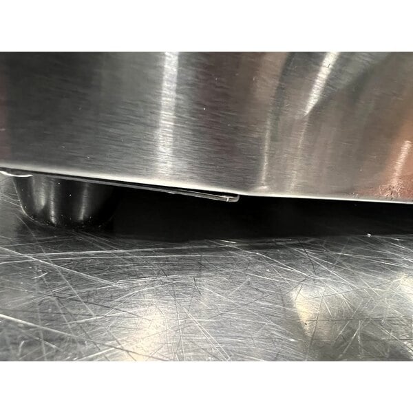 Scratch and Dent Avantco F202 30 lb. Dual Tank Medium-Duty Electric Countertop Fryer - 208-240V, 5400/7200W