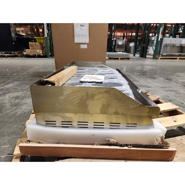 Scratch and Dent Avantco EG36N 36" Electric Countertop Griddle - 208/240V, 7488W-10080W