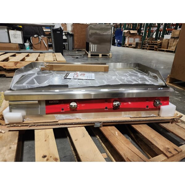 Scratch and Dent Avantco EG36N 36" Electric Countertop Griddle - 208/240V, 7488W-10080W