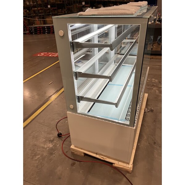 Scratch and Dent Avantco BCF-60-HC 59 1/8" Square Glass White Refrigerated Bakery Display Case