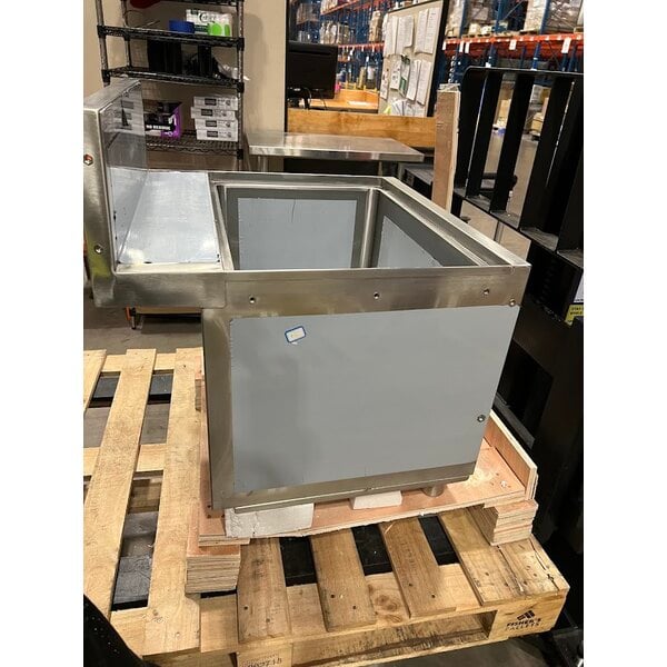 Scratch and Dent Regency Spec Line 24" x 24" Underbar Ice Bin with 10 Circuit Post-Mix Cold Plate and Bottle Holders - 77 lb.