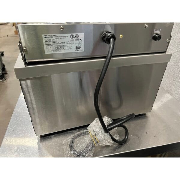 Scratch and Dent Carnival King DFC44001 25 lb. Funnel Cake / Donut Fryer - 240V, 4400W