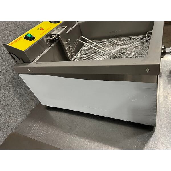 Scratch and Dent Carnival King DFC44001 25 lb. Funnel Cake / Donut Fryer - 240V, 4400W