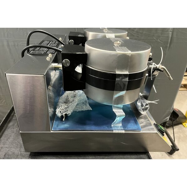 Scratch and Dent Carnival King WBM26DGT Non-Stick Double Belgian Waffle Maker with Digital Timer and Temperature Controls - 120V