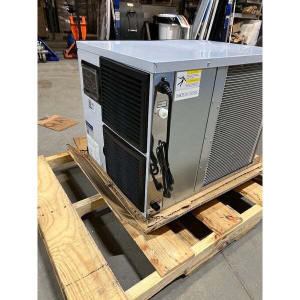 Scratch and Dent Avantco Ice MC-H-530-A 30" Air Cooled Modular Half Cube Ice Machine - 500 lb.