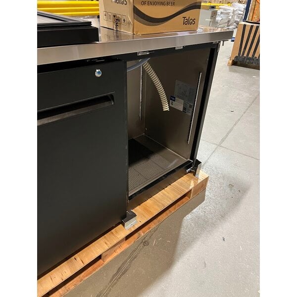 Scratch and Dent Avantco UDD-60-HC (2) Double Tap Kegerator Beer Dispenser - Black, (2) 1/2 Keg Capacity